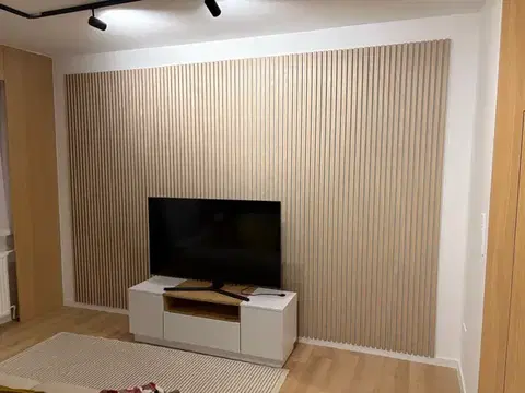 FREJA Hangszigetelő tábla falra 240x60x2,2cm. White Oak- fehér filc hátlappal - Egyedi méretre is levágjuk - K011 White Oak fehér fic hátlappal