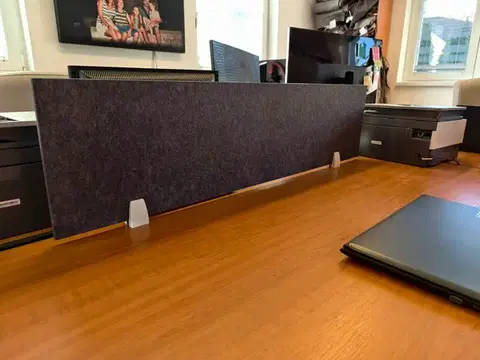 Bilnora asztal elválasztó hangelnyelő panel 120x30x1.2cm - 4 bézs , Flat Clip