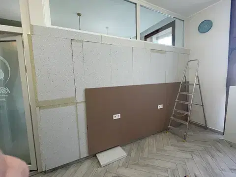 Elitexa extra sűrű hangszigetelő szivacs  - öntapadós, égéskésleltetett - 50x100x2cm