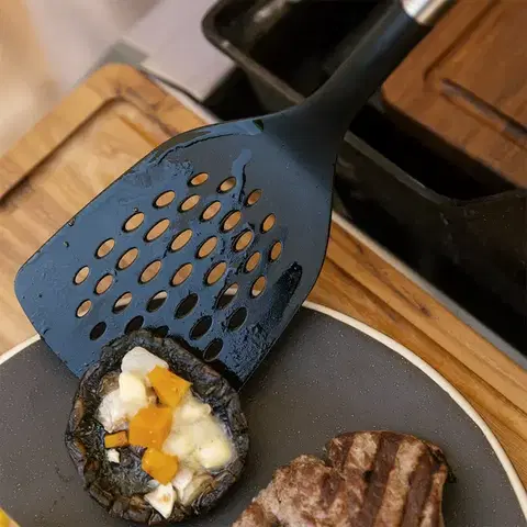 Barázdált nejlon forgató rozsdamentes acél fogantyúval 34 cm - 596571