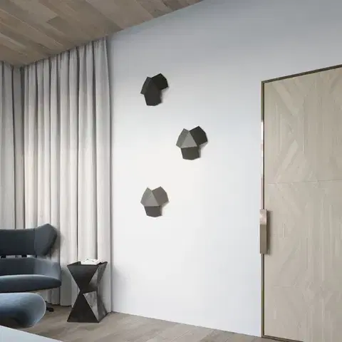 Tre fekete fali lámpa