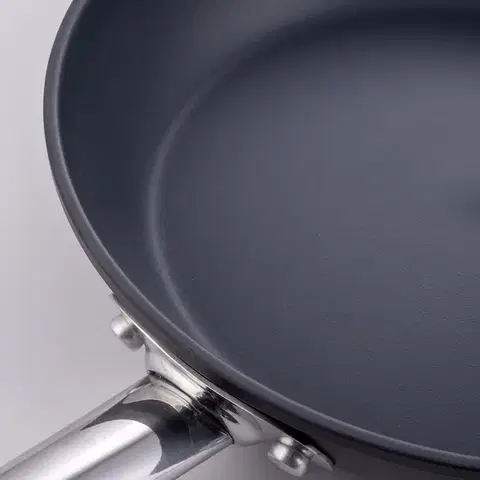 Serpenyő titán felülettel Ø 24 cm — Saturn Terra Lunasol - 601301