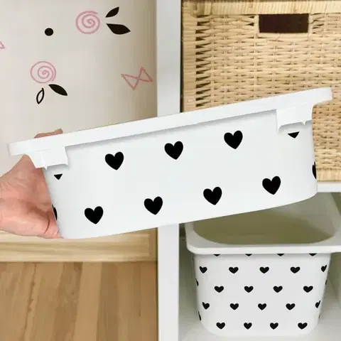 Matrica IKEA TROFAST dobozhoz - Fekete szívek (fehér)