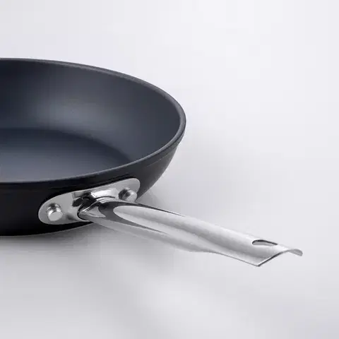 Serpenyő titán felülettel Ø 24 cm — Saturn Terra Lunasol - 601301