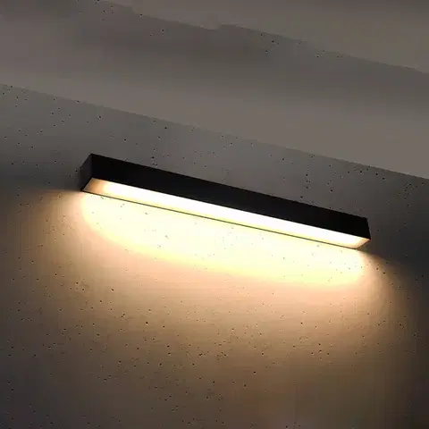 Pinne 67 fekete 3000K fali lámpa